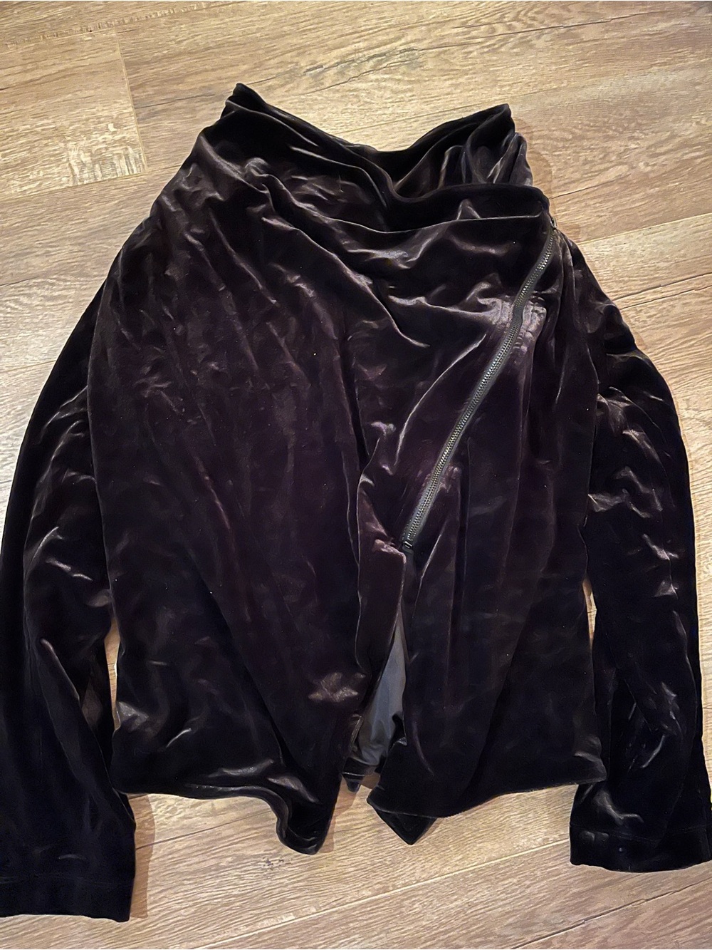 Simply Vera Vera Wang Black Velvet Asymmetrical Zip Top